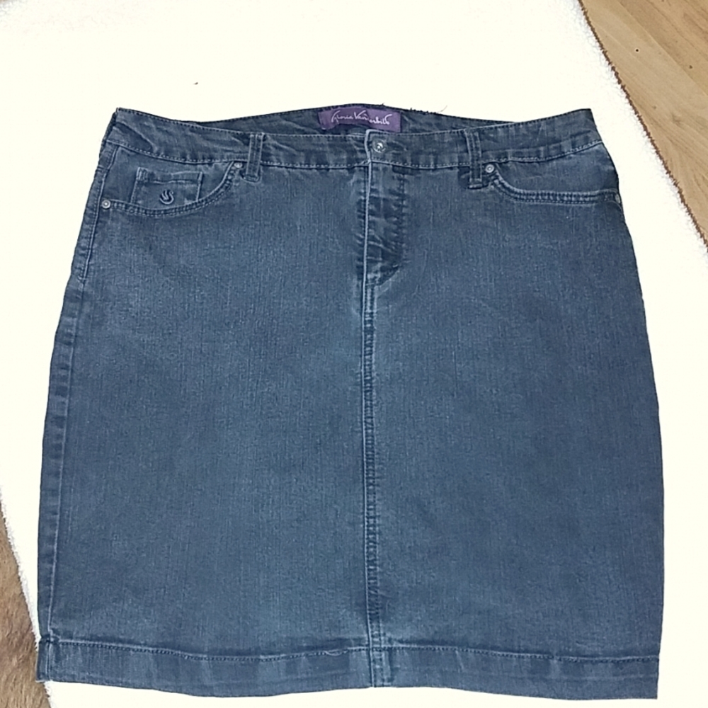 Gloria Vanderbilt jean skirt